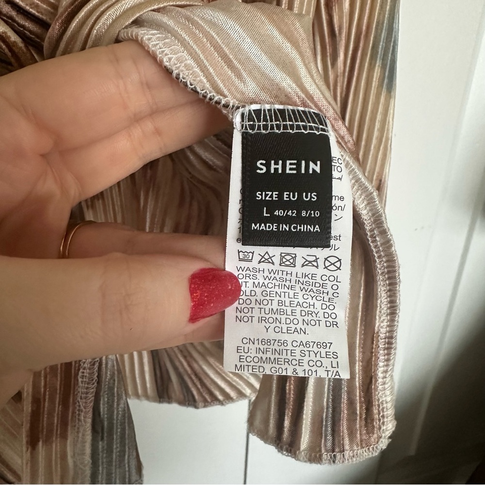3/$25 ⭐️ SHEIN Brown Khaki Multicolor Pleated Flare Sleeve Blouse - Picture 2 of 6